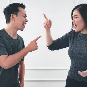 Kritik Perilaku atau Serangan Personal?
